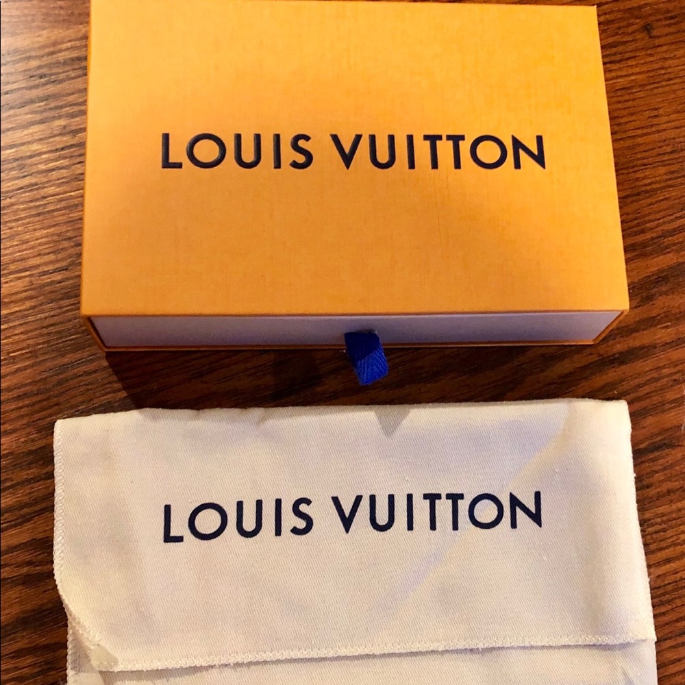 Louis Vuitton “Sarah Wallet” box and dust cloth